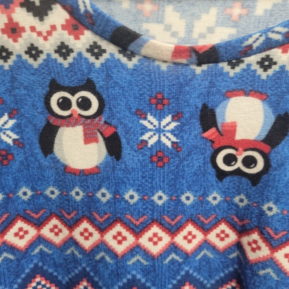 BUNDLE 3/$12 Super cute Christmas sweater size L - Picture 2 of 4